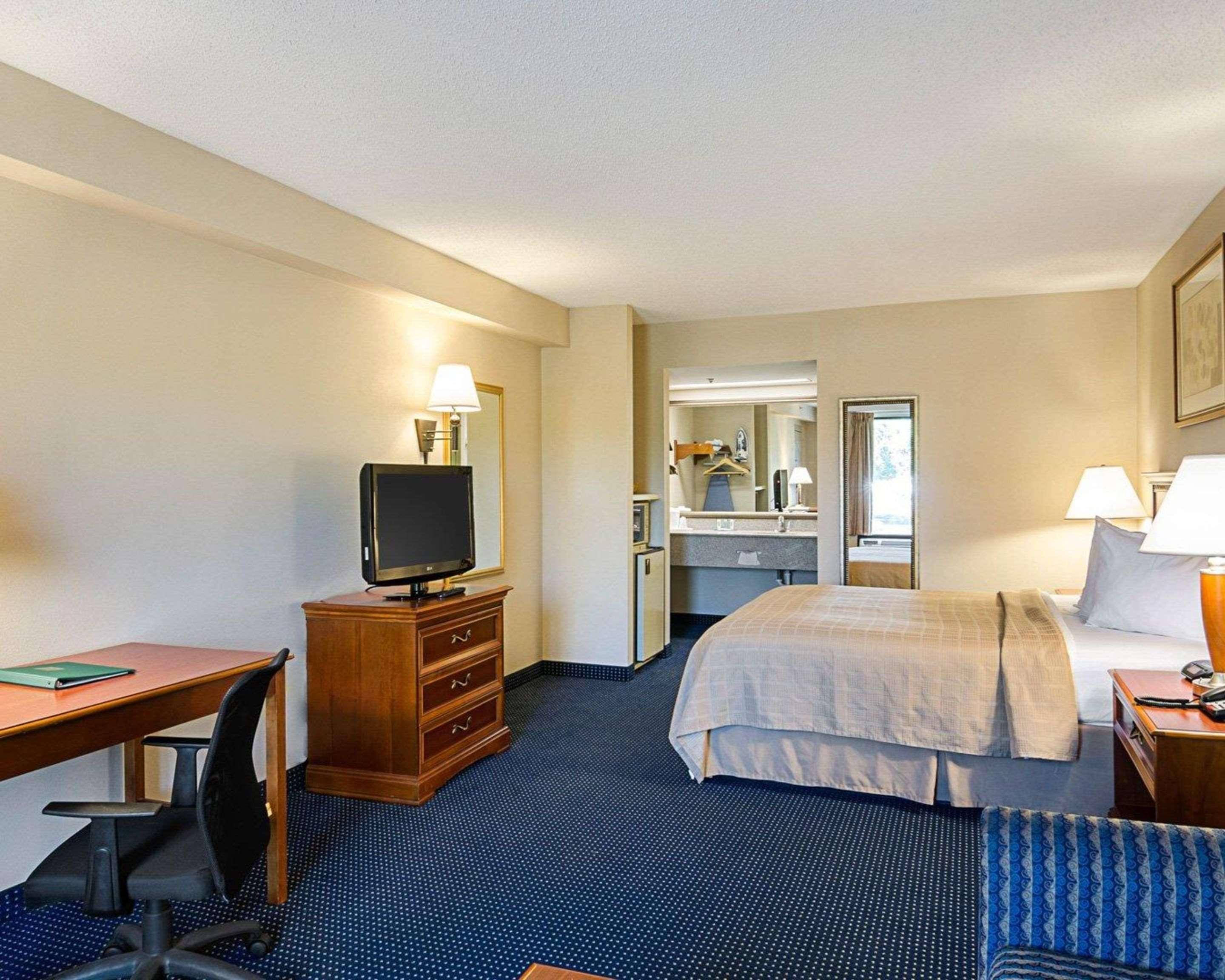 Quality Inn Troutville - Roanoke North Exterior foto