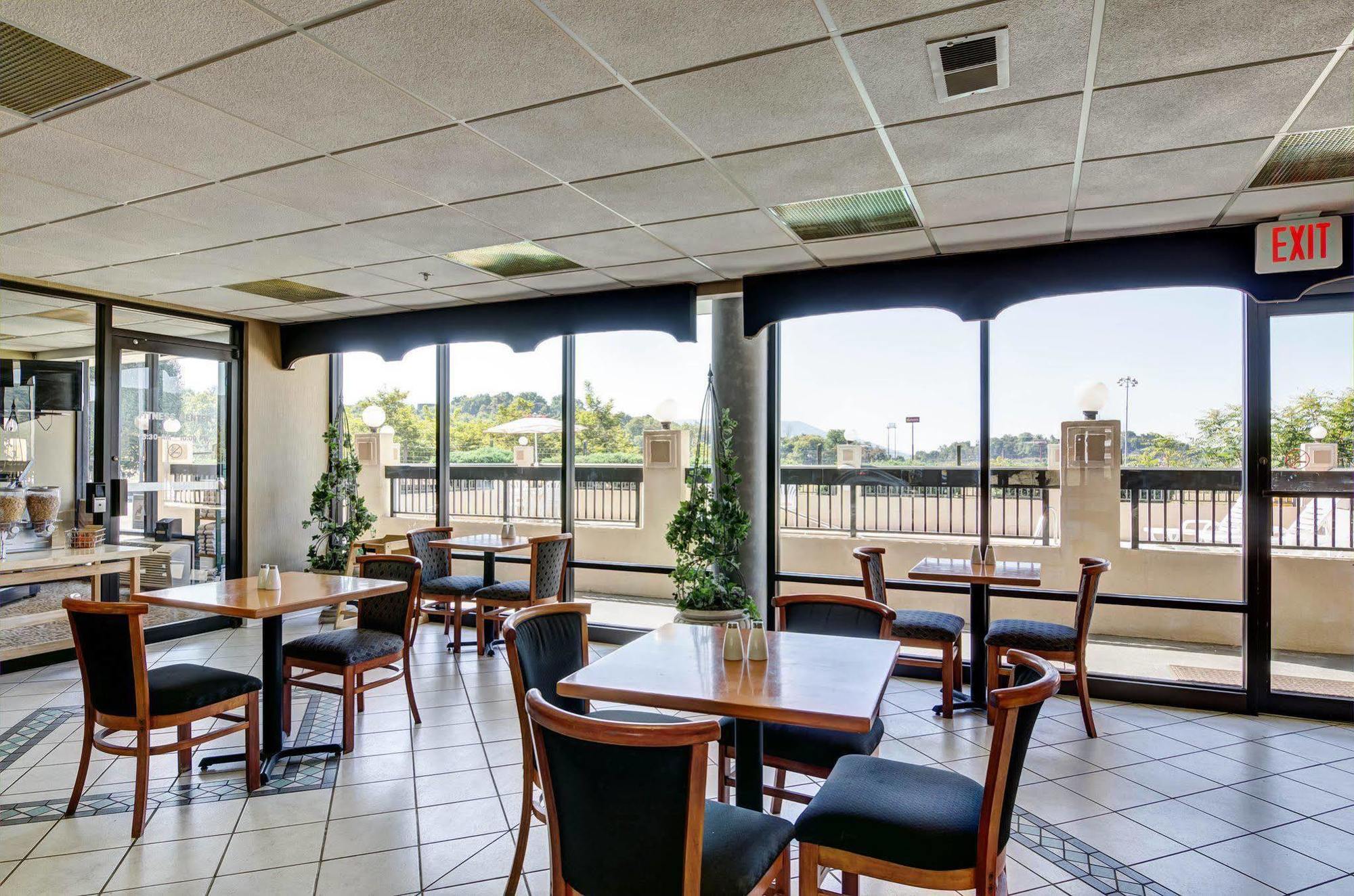 Quality Inn Troutville - Roanoke North Exterior foto